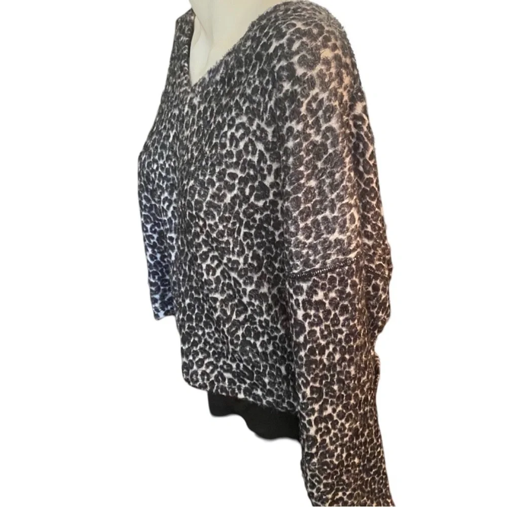 🆕 NWT Freshman Juniors' Fuzzy V-Neck Sweater